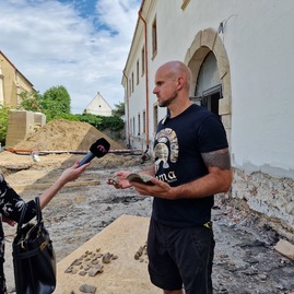 Zväčšiť fotografiu - Draškovičov kaštieľ sa stal náleziskom archeologických artefaktov - 20230721_131351
