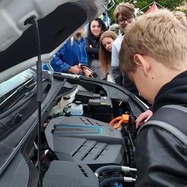 Zväčšiť fotografiu - Enviro aktivity zaplnili námestie v prievidzi - 20220920_104905