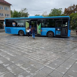 Zväčšiť fotografiu - Enviro aktivity zaplnili námestie v prievidzi - 20220920_110651