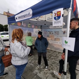 Zväčšiť fotografiu - Enviro aktivity zaplnili námestie v prievidzi - IMG_20220920_111604