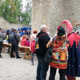 Zväčšiť fotografiu - Južné opevnenie a čerešňový sad v sobotu 1.10.2022 ožili - Juž21_resize