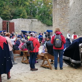 Zväčšiť fotografiu - Južné opevnenie a čerešňový sad v sobotu 1.10.2022 ožili - Juž22_resize