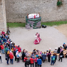 Zväčšiť fotografiu - Južné opevnenie a čerešňový sad v sobotu 1.10.2022 ožili - Juž8_resize