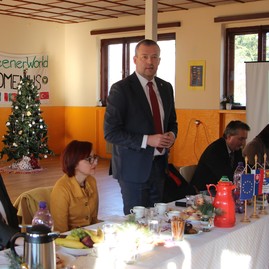 Len dva dni po schválení uznesenia k problematike transformácie regiónu hornej nitry vládou sr sa stretli priamo v novákoch členovia pracovnej skupiny - IMG_8275