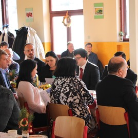 Len dva dni po schválení uznesenia k problematike transformácie regiónu hornej nitry vládou sr sa stretli priamo v novákoch členovia pracovnej skupiny - IMG_8323