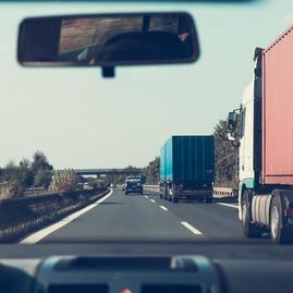 Zväčšiť fotografiu - Manažéri kvality ovzdušia zdieľali svoje skúsenosti - cars-road-vehicles-sky-172074