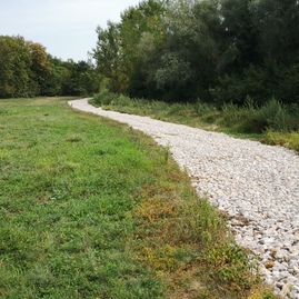 Na cyklotrase vedúcej z trenčianskeho hradu do nemšovej aktuálne sypú konštrukčné vrstvy - IMG_20190825_120510