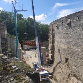 Zväčšiť fotografiu - Na krajskej dominante začala inštalácia hradného mosta a lávky - IMG_20200625_134748