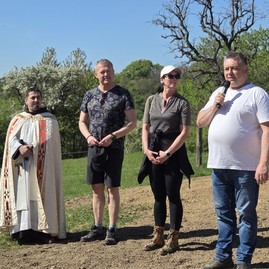 Zväčšiť fotografiu - Na mieste starej oskoruše vyrástla v beckove rozhľadňa