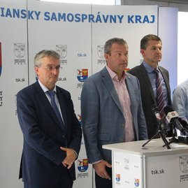 Na pôde župy sa dnes rokovalo o otázke riešenia tepelnej energetiky na hornej nitre po roku 2023 - IMG_3638