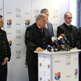 Zväčšiť fotografiu - Na zmiernenie dopadov zatvorenia hornonitrianskych baní schválila európska komisia štátnu pomoc - IMG_5518