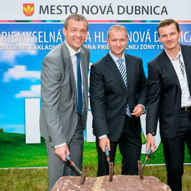 Nová priemyselná zóna v meste nová dubnica - hliny tri_resize