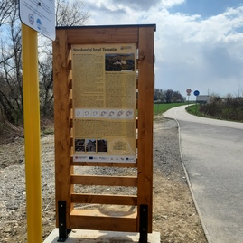 Zväčšiť fotografiu - Novú cyklotrasu lemujú infopanely - 20210407_133936