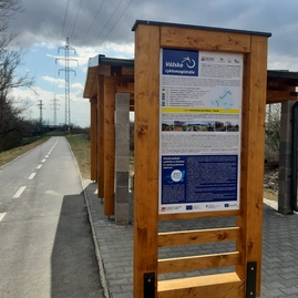 Zväčšiť fotografiu - Novú cyklotrasu lemujú infopanely - 20210407_135205
