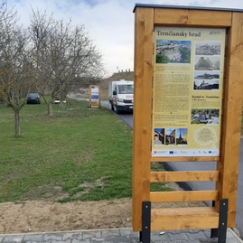 Zväčšiť fotografiu - Novú cyklotrasu lemujú infopanely - 20210407_144856