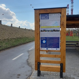 Zväčšiť fotografiu - Novú cyklotrasu lemujú infopanely - 20210407_144914