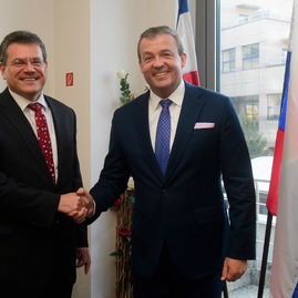 O ďalšej budúcnosti hornej nitry sa bude hovoriť priamo v bruseli, vycestuje aj župan - 20180205_TN_TSK_Sefcovic_006