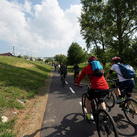 Zväčšiť fotografiu - Po novej cyklotrase sa za prvý mesiac previezlo viac ako 40 tisíc cyklistov - 20200601_TSK_cyklotrasa_043w