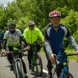 Zväčšiť fotografiu - Po novej cyklotrase sa za prvý mesiac previezlo viac ako 40 tisíc cyklistov - TSK_otvorenie cyklotrasy TN-Nemšová (119 of 127)