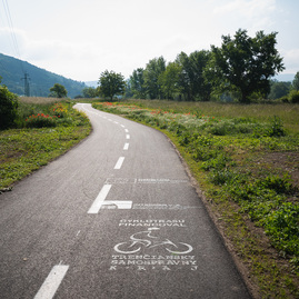 Zväčšiť fotografiu - Po novej cyklotrase sa za prvý mesiac previezlo viac ako 40 tisíc cyklistov - TSK_otvorenie cyklotrasy TN-Nemšová (2 of 127)