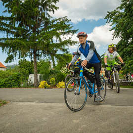 Zväčšiť fotografiu - Po novej cyklotrase sa za prvý mesiac previezlo viac ako 40 tisíc cyklistov - TSK_otvorenie cyklotrasy TN-Nemšová (56 of 127)