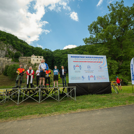 Zväčšiť fotografiu - Po novej cyklotrase sa za prvý mesiac previezlo viac ako 40 tisíc cyklistov - TSK_otvorenie cyklotrasy TN-Nemšová (72 of 127)