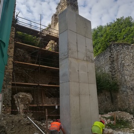 Práce na južnom opevnení trenčianskeho hradu pokračujú aj v auguste - IMG_20190807_092358