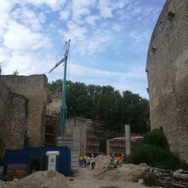 Práce na južnom opevnení trenčianskeho hradu pokračujú aj v auguste - IMG_20190807_095555