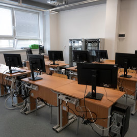 Zväčšiť fotografiu - Premiér sa vrátil do handlovej skontrolovať napredovanie transformácie regiónu - 20240906_HANDLOVA_01w