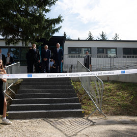 Zväčšiť fotografiu - Premiér sa vrátil do handlovej skontrolovať napredovanie transformácie regiónu - 20240906_HANDLOVA_06w