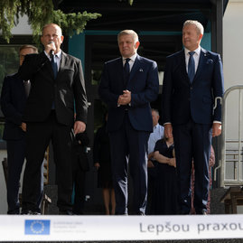 Zväčšiť fotografiu - Premiér sa vrátil do handlovej skontrolovať napredovanie transformácie regiónu - 20240906_HANDLOVA_08w