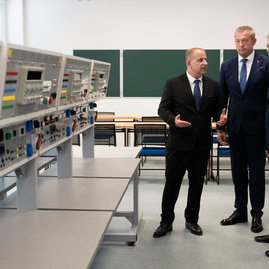 Zväčšiť fotografiu - Premiér sa vrátil do handlovej skontrolovať napredovanie transformácie regiónu - 20240906_HANDLOVA_27w