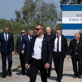 Zväčšiť fotografiu - Premiér sa vrátil do handlovej skontrolovať napredovanie transformácie regiónu - 20240906_HANDLOVA_31w
