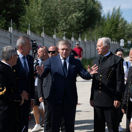 Zväčšiť fotografiu - Premiér sa vrátil do handlovej skontrolovať napredovanie transformácie regiónu - 20240906_HANDLOVA_32w