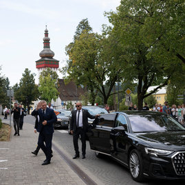 Zväčšiť fotografiu - Premiér sa vrátil do handlovej skontrolovať napredovanie transformácie regiónu - 20240906_HANDLOVA_35w