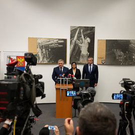 Zväčšiť fotografiu - Premiér sa vrátil do handlovej skontrolovať napredovanie transformácie regiónu - 20240906_HANDLOVA_38w