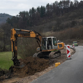 Zväčšiť fotografiu - Rekonštrukcia cesty medzi považskou bystricou a domanižou pokračuje ďalšími etapami - 20230413_TSK_cesty_020w
