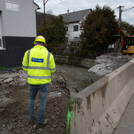 Zväčšiť fotografiu - Rekonštrukcia cesty medzi považskou bystricou a domanižou pokračuje ďalšími etapami - 20230413_TSK_cesty_022w
