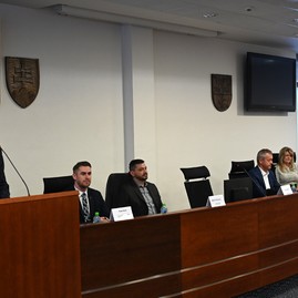 Zväčšiť fotografiu - Samosprávy v trenčianskom kraji najviac trápi nedostatok financií a zdravotníctvo - DSC_4360