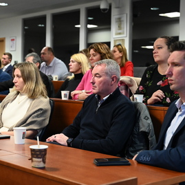 Zväčšiť fotografiu - Samosprávy v trenčianskom kraji najviac trápi nedostatok financií a zdravotníctvo - DSC_4372