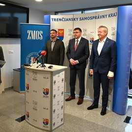 Zväčšiť fotografiu - Samosprávy v trenčianskom kraji najviac trápi nedostatok financií a zdravotníctvo - DSC_4458