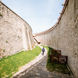 Zväčšiť fotografiu - Toto ste o južnom opevnení trenčianskeho hradu určite nevedeli - TSK_TN hrad_trebuchet_web (21)