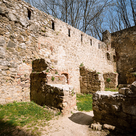 Zväčšiť fotografiu - Toto ste o južnom opevnení trenčianskeho hradu určite nevedeli - TSK_TN hrad_trebuchet_web (31)