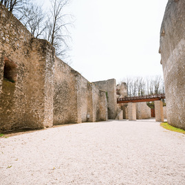 Zväčšiť fotografiu - Toto ste o južnom opevnení trenčianskeho hradu určite nevedeli - TSK_TN hrad_trebuchet_web (34)