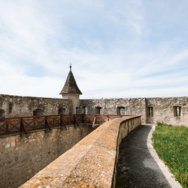 Zväčšiť fotografiu - Toto ste o južnom opevnení trenčianskeho hradu určite nevedeli - TSK_TN hrad_trebuchet_web (45)