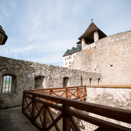Zväčšiť fotografiu - Toto ste o južnom opevnení trenčianskeho hradu určite nevedeli - TSK_TN hrad_trebuchet_web (47)