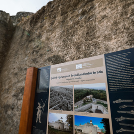 Zväčšiť fotografiu - Toto ste o južnom opevnení trenčianskeho hradu určite nevedeli - TSK_TN hrad_trebuchet_web (59)