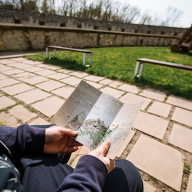 Zväčšiť fotografiu - Toto ste o južnom opevnení trenčianskeho hradu určite nevedeli - TSK_TN hrad_trebuchet_web (68)