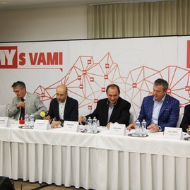 Transformáciu regiónu hornej nitry i rozpracovaný akčný plán bližšie predstavila panelová diskusia, prvé verejné prerokovanie hostila handlová - IMG_0667