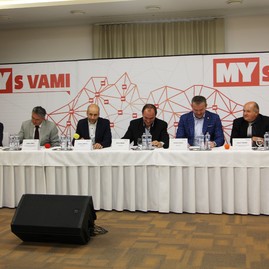 Transformáciu regiónu hornej nitry i rozpracovaný akčný plán bližšie predstavila panelová diskusia, prvé verejné prerokovanie hostila handlová - IMG_0672